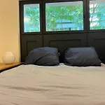 Urban Retreat In 아파트 *