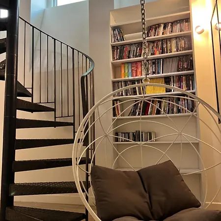 Urban Retreat In Apartment