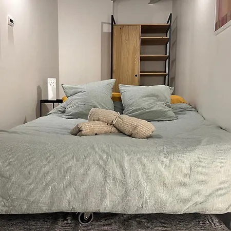 Urban Retreat In Apartment