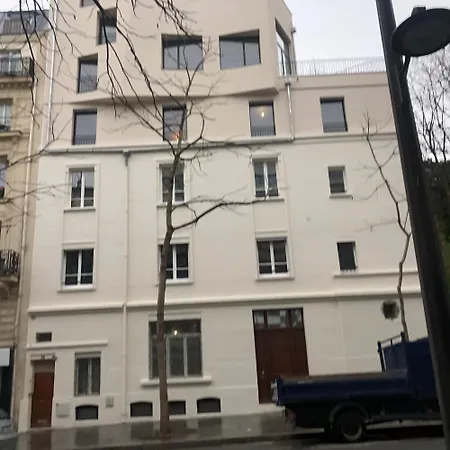 Urban Retreat In Paris