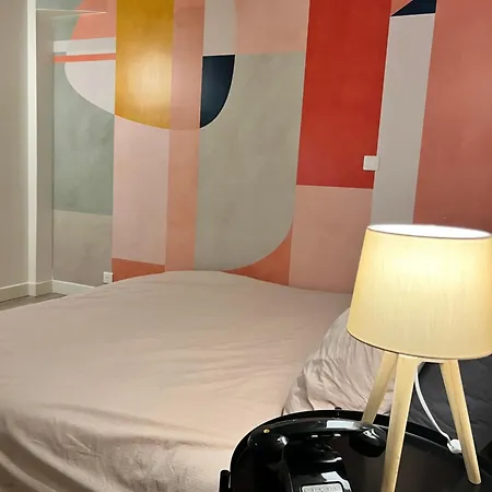 Urban Retreat In Appartement Parijs